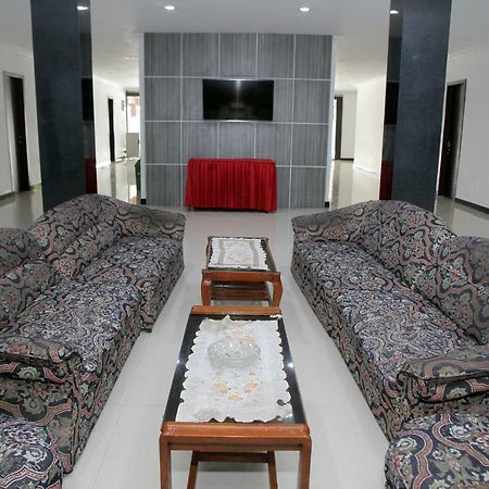 Oyo 840 Hotel Dely Palu Exterior foto