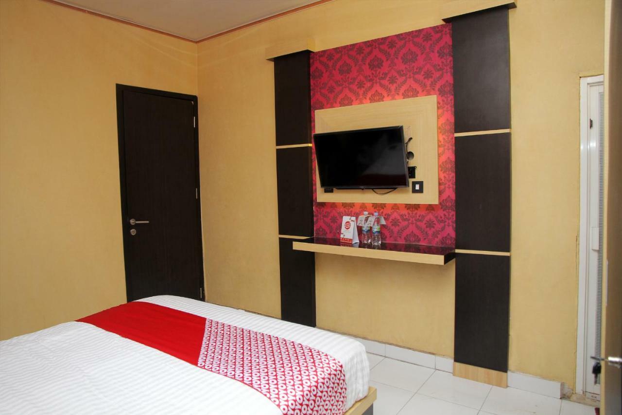 Oyo 840 Hotel Dely Palu Exterior foto