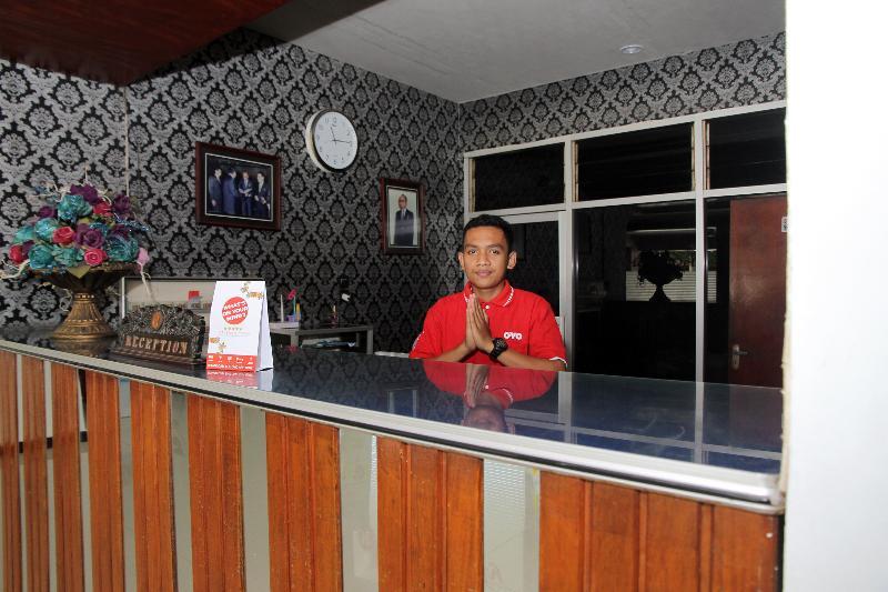 Oyo 840 Hotel Dely Palu Exterior foto